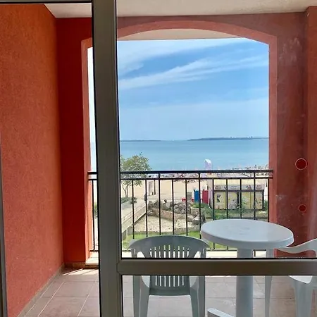 Carina Aparthotel 3*