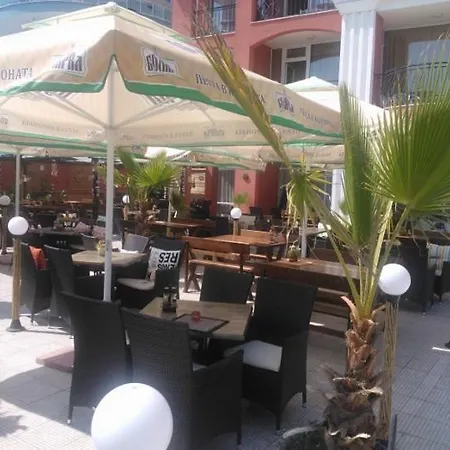 Carina Aparthotel 3*