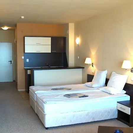 Carina Aparthotel 3*