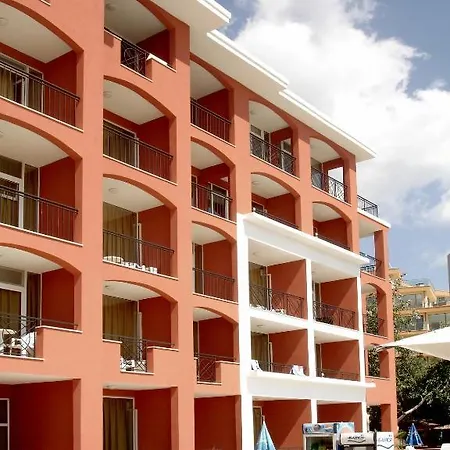 Carina Aparthotel 3*