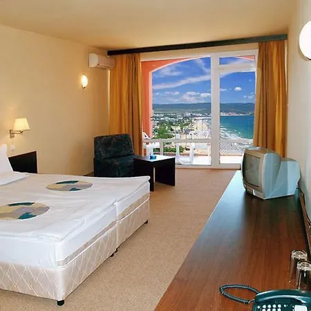 Carina Aparthotel 3*